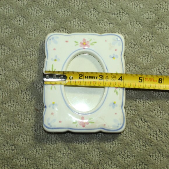 Vtg Small Ceramic Oval Picture Frame Flowers 5" Free Standing 2.5x3.5 Photo - Picture 4 of 4
